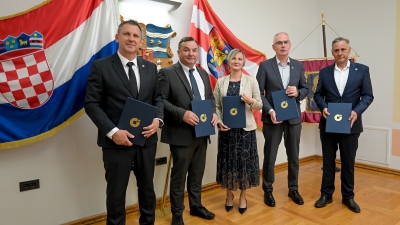 Obrtnici potpisivanje sporazuma (24)
