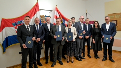 Obrtnici potpisivanje sporazuma (25)